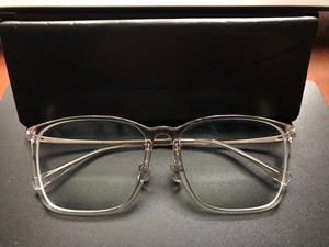 JINS晴姿眼镜，透明镜框。