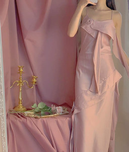 手工玫瑰性感吊带裙超仙缎面复古法式纯色心机连衣裙智熏同款