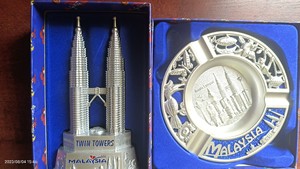 马来西亚当地购买纪念品 金属烟灰缸 吉隆坡 双子塔 国鸟国花