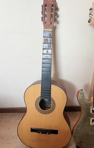 现在业余玩玩电吉他，闲置出美声SweetTone吉他，上海8