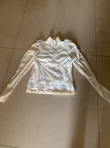 乳白色两件套打底衫，S码，两件可分开穿，外面的蕾丝吊带非常有