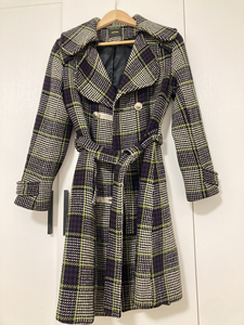 英伦风格子羊毛大衣风衣，品牌naivee，衣长94cm，胸围