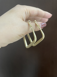 韩国金属方形耳环，银针，直径4厘米，全新未带出让。