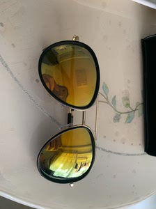 思莱德太阳镜，个人闲置，低价出售，无划痕，含眼镜布，眼镜盒，