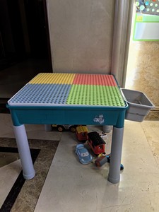 乐高积木桌，侧边带收纳盒，可内置收纳玩具，桌子可调节高度。