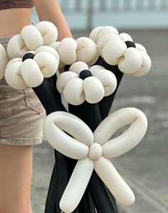 黑白配气球花束手拿棒伴手礼材料包。