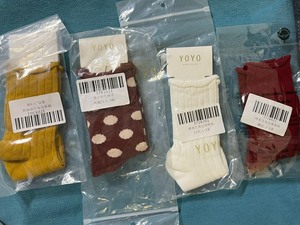 幼悠和棉花堂袜子各4包，全新未拆封，质量特别好。幼悠一包一双