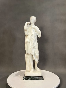 皮埃尔.普吉特之后19世纪法国加比的戴安娜白色大理石雕塑