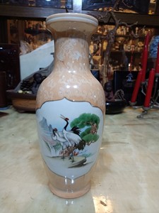 景德镇567瓷器，70年代左右的电光釉开窗松鹤延年瓶。画片精