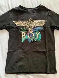 boyT恤半袖，正品线下马泉营实体店购买，穿着小了，换个主人