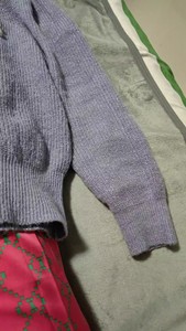 轩日奥莱紫色短款毛衣，全身亮晶晶的，泡泡袖，S码，轩日奥莱。