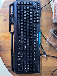 出罗技g910游戏电竞专用机械键盘104键rgb手托