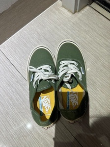 VANS 草莓绿色帆布鞋