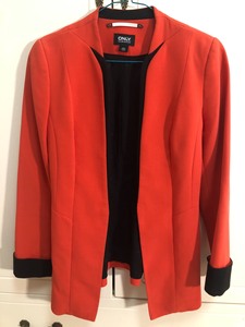 ONLY西服外套，版型很好，颜色很正，蕃茄红，S码，几乎全新