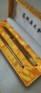 龙年原木钢笔，原木的笔身，全笔身雕龙，配件镀金，可用墨水，可