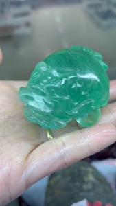 天然萤石雕刻件，龙龟来喽，绿色透体萤石小摆件，喜欢的别错过哦