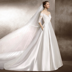 慕丽卡婚纱拖尾新款定制高端露背白色宫廷蕾… 很气质的一款婚纱