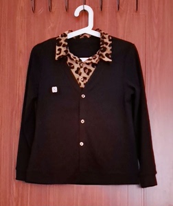 女士假两件外套全新，豹纹衬衫领其他纯黑色时尚干练，面料柔软舒