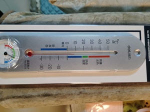 得力9013温湿度计水银室内家用婴儿房药店冰箱恒温8度挂壁式