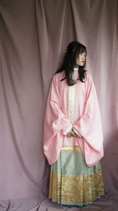 青竹居传统服饰——仿花罗定制明制对襟织金门襟多宝衫 粉珊瑚