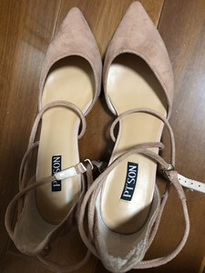 百田森粉色麂皮绒细带高跟鞋，38码，购于商场专柜。穿过一两次