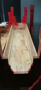 谭鸭血实木板凳40一张，还有十几张左右，长1.2米宽0.3米
