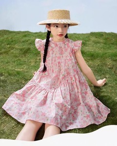 全新小茵曼女童法式碎花复古连衣裙，满身橘粉色碎花，非常温柔。