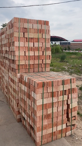 本厂主营：面包砖，红砖，水泥砖，便道砖，路沿石花岗岩等水泥制
