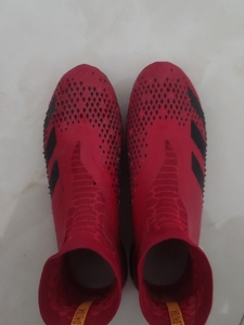 阿迪达斯足球鞋带刺玫瑰超顶FG钉，袋鼠皮，鞋子原鞋垫没了，含