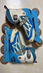 儿童轮滑全套装备，鞋子适合35-38码，便宜处理！西安市市内