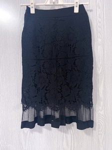 蕾丝包臀荷叶边短裙鱼尾裙黑色半身裙，实体店买的，M码。