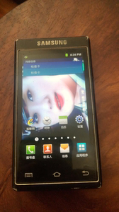 三星w999手机 功能正常使用 屏幕完好 一块原装电池 没有