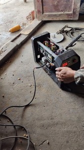 上海烽火 电焊机  ZX7-250 开关不见了，但不影响使用