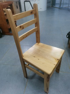纯柏木椅子，开火锅店买来的，用了一半，剩下的全新，没用过，现