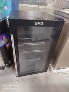SKG红酒柜恒温恒湿家用茶叶嵌入式客厅超薄冷藏冰吧冰箱，冷藏