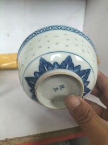 民国晚期解放初期玲珑瓷小碗，款好玩玉款的，瓷胎通透秞水肥厚，