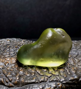 宝石光海蓝黄绿色新疆托帕造型【脚踏实地】造型石极品收藏级宝石