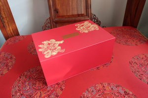 鳄鱼纪念礼盒LACOSTE礼盒，内含骰盅和一幅扑克牌，送礼首