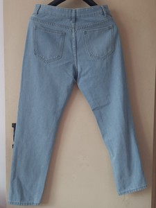 男士浅蓝色牛仔裤，九分裤，料子不薄不厚，腰围78厘米裤长95