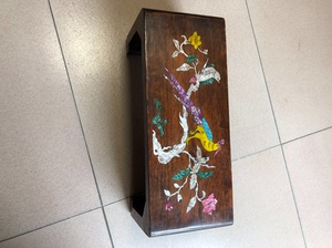 海南黄花梨螺钿镶嵌小板凳一个，长40cm宽16cm高16cm