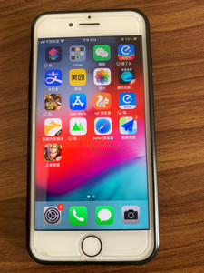 苹果7，32G，除了侧面被手机外壳磨损正面反面都无磨损，无更