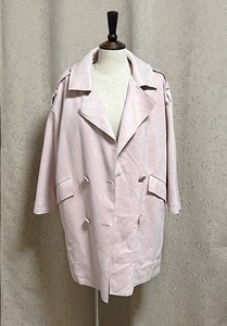 全新拉贝缇麂皮绒外套，L码。版型超好，实物很漂亮的灰粉色，晚