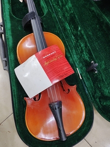 库存品牌小提琴，各种型号，红棉牌为主，长久放置，琴弦有断，有