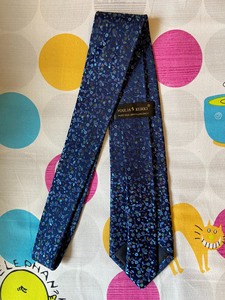 奢侈品牌Marja Kurki蓝色条纹领带