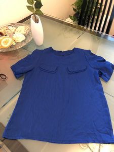 女式深蓝色无领短袖衬衣，M码、肩宽12厘米、装饰荷包。袖子连