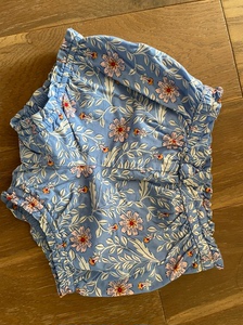 Gap纯棉碎花灯笼款小短裤，全新，没穿过，姥姥在实体店买的。