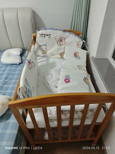 出小龙哈比婴儿床，有床垫，赠送床围和床单