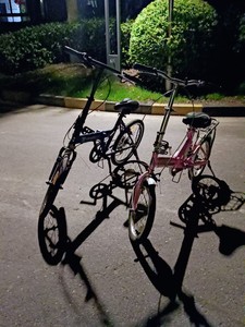 粉色阿米尼折叠儿童自行车，折叠起来，可以放到后备箱，可骑到1