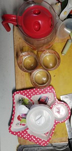 青苹果水壶￥30，儿童碗￥20，迪士尼儿童分餐盘￥30