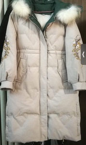 棉袄女中长款韩版宽松棉衣冬季新款派克棉服刺绣工装收腰外套。实
